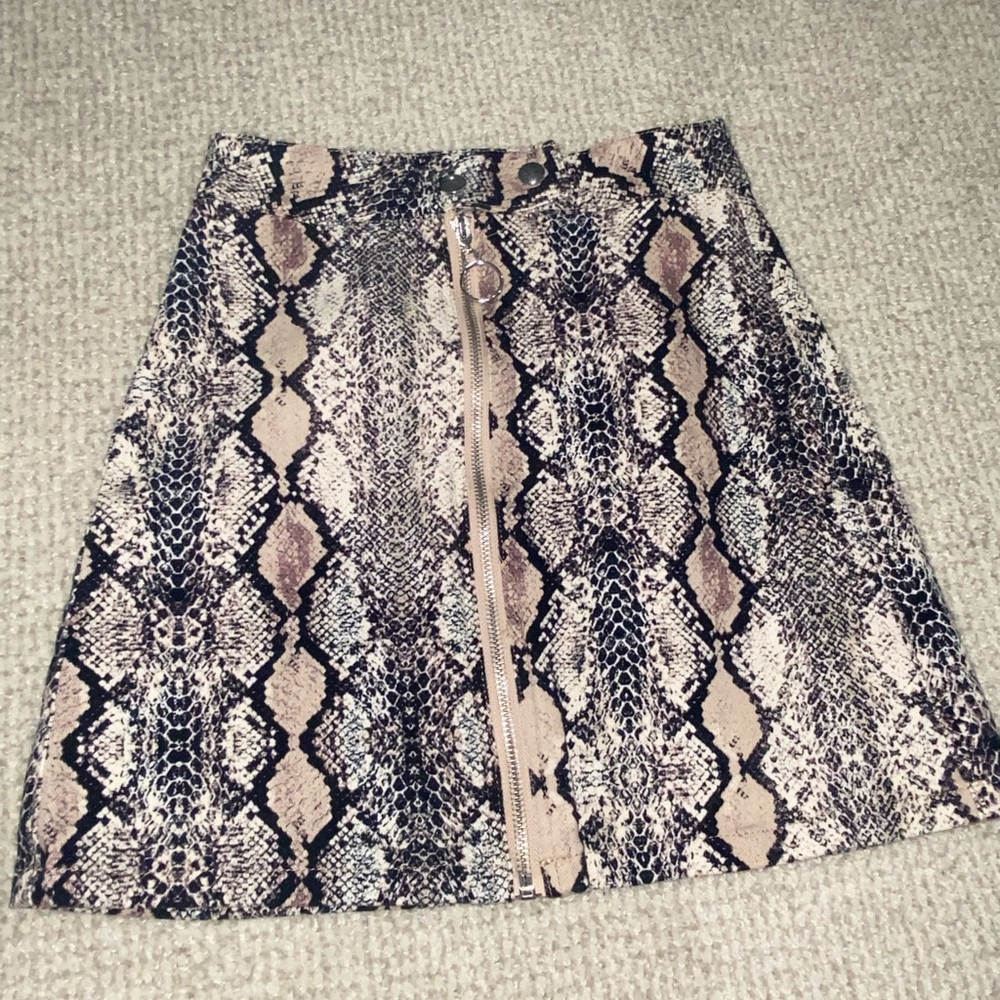 super cute snake skin mini skirt!
